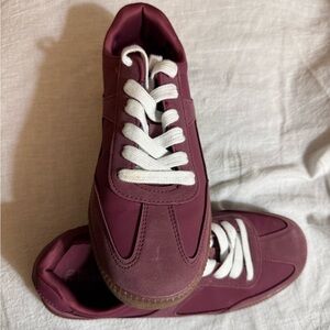 No Boundaries Casual Shoes 7.5 Plum